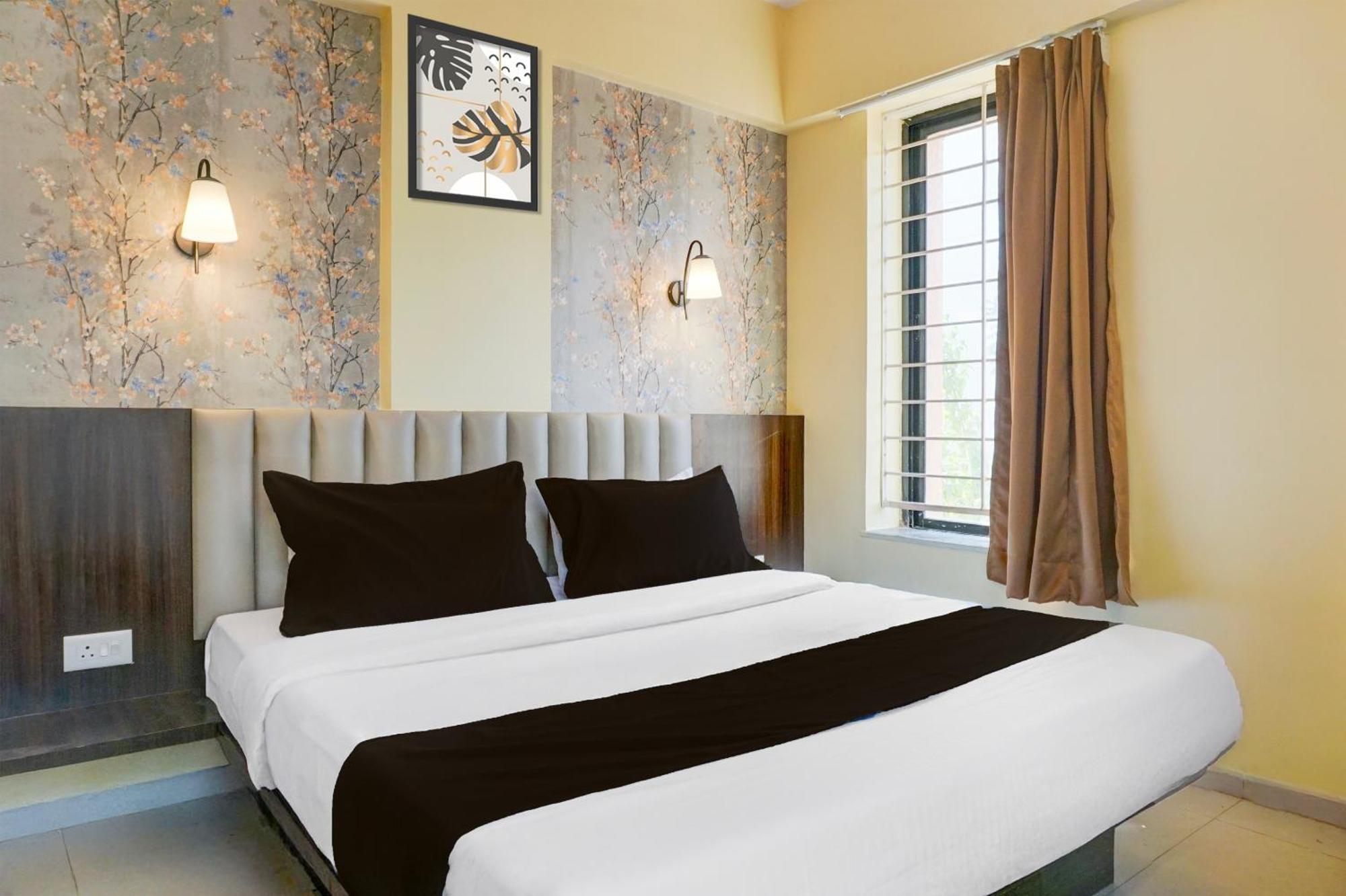 Super Collection O Veerbhadra Nagar Baner Hotel Meribel Village Bagian luar foto