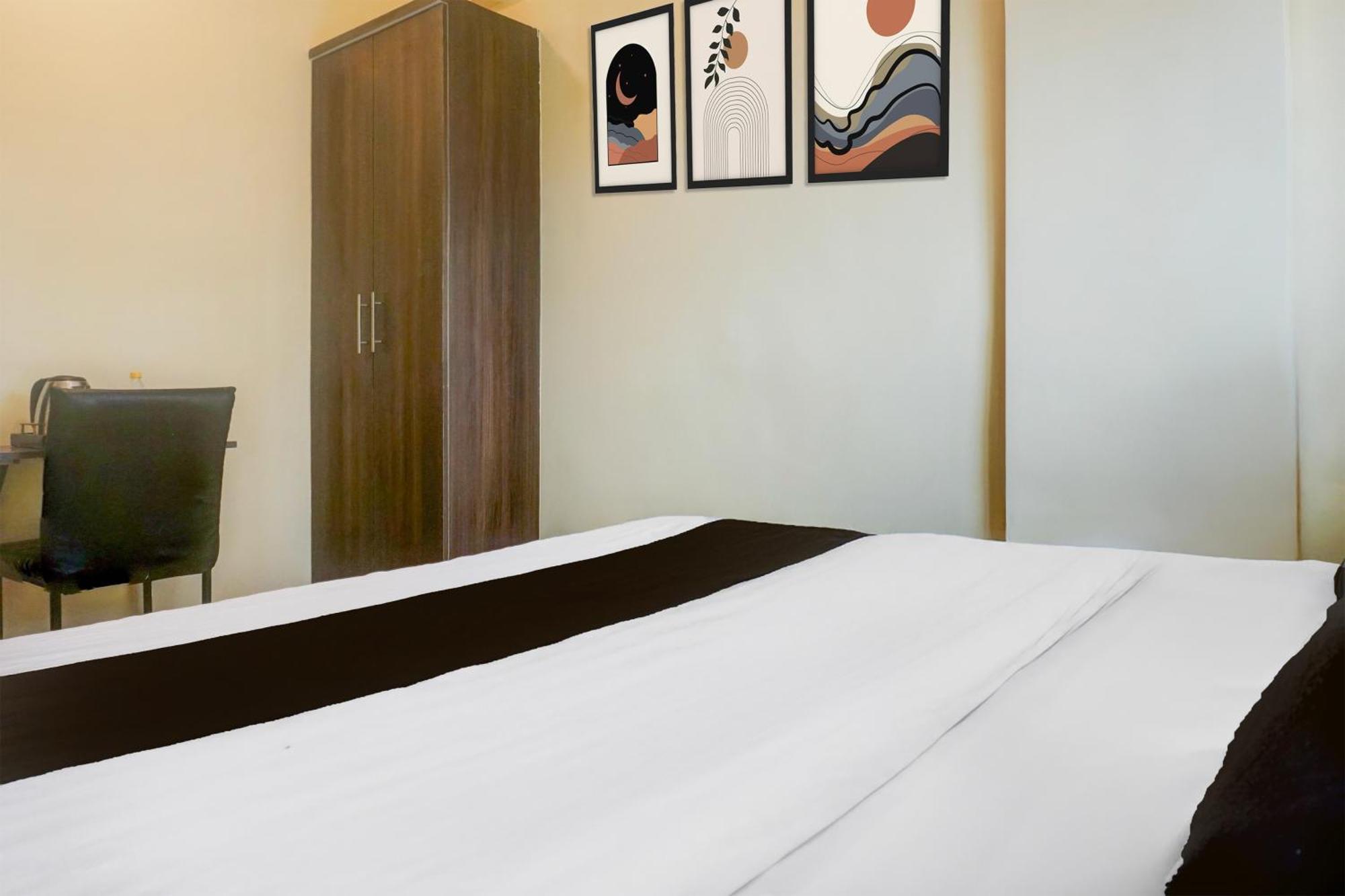 Super Collection O Veerbhadra Nagar Baner Hotel Meribel Village Bagian luar foto