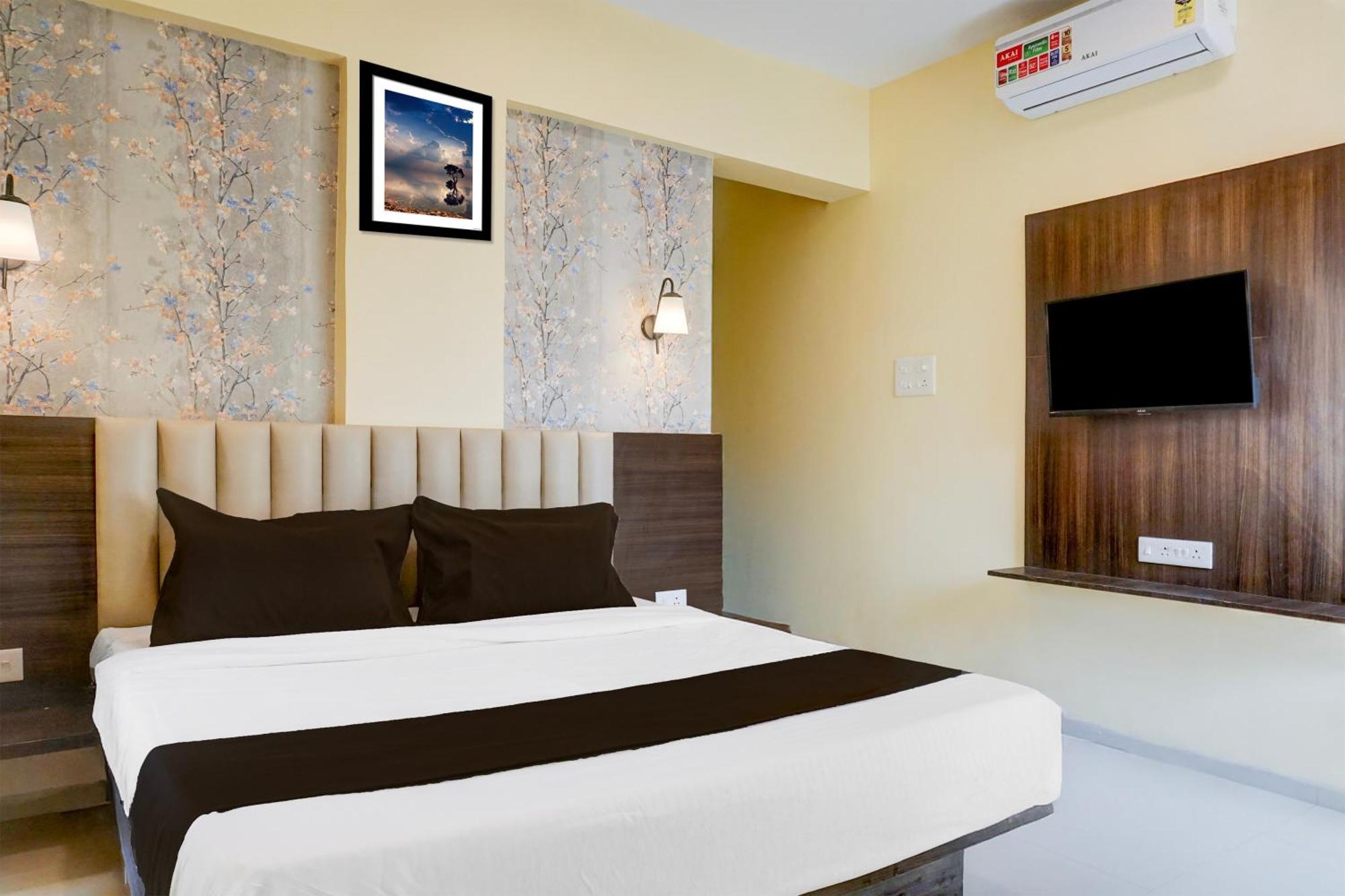 Super Collection O Veerbhadra Nagar Baner Hotel Meribel Village Bagian luar foto